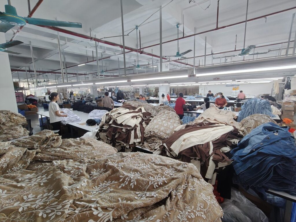 Garment packaging handoff in the packaging department